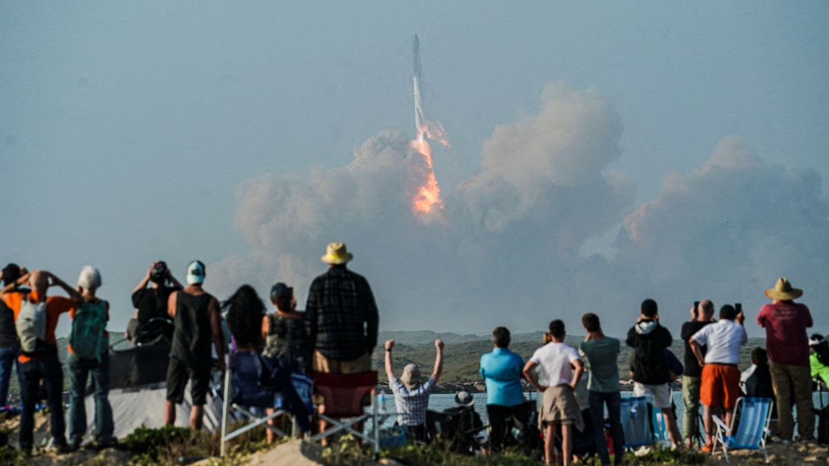 SpaceX Starship's Rumble: The Rocket Launch that Rained Dust on Port Isabel